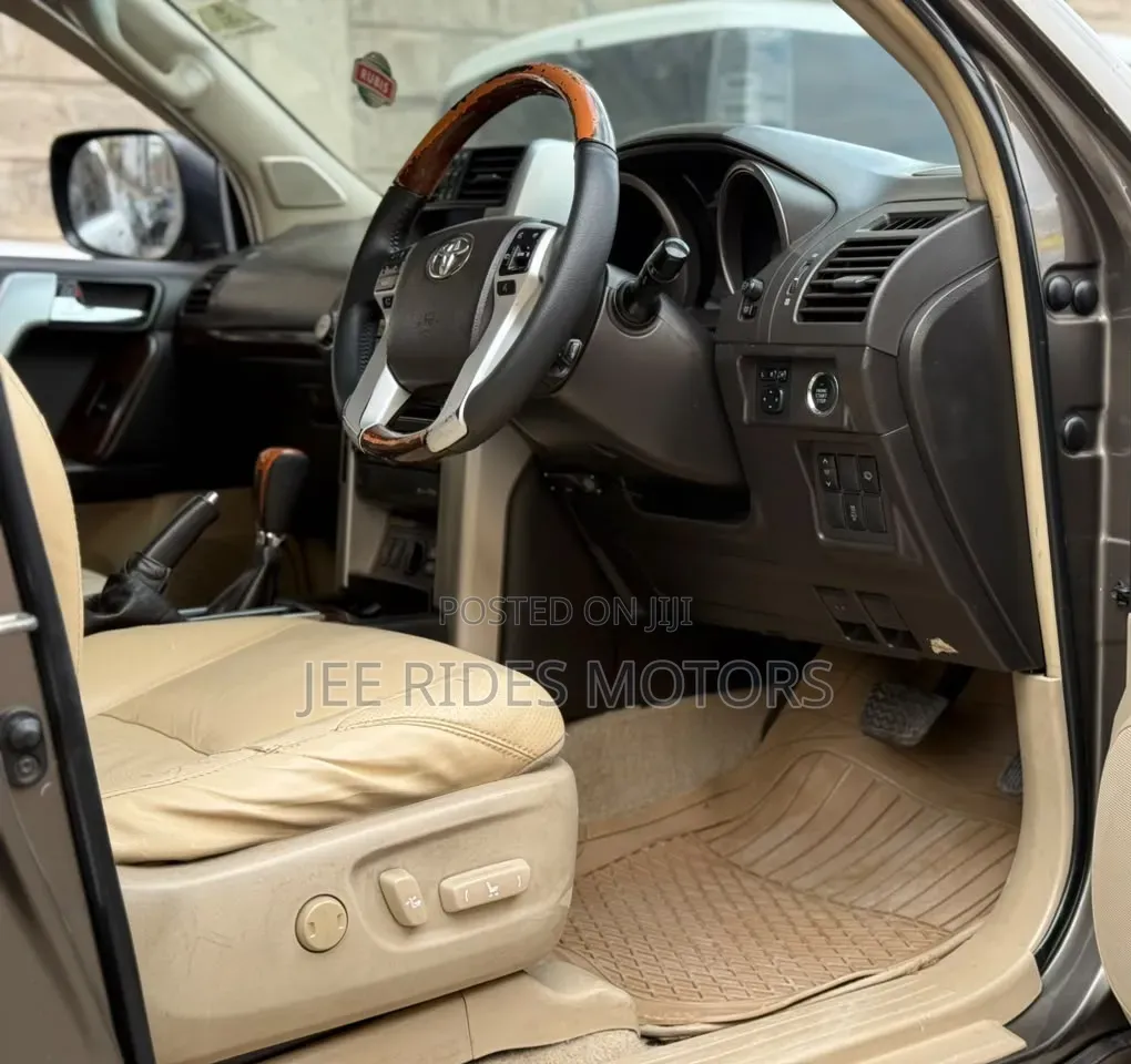 Toyota Land Cruiser Prado 2012 Gray