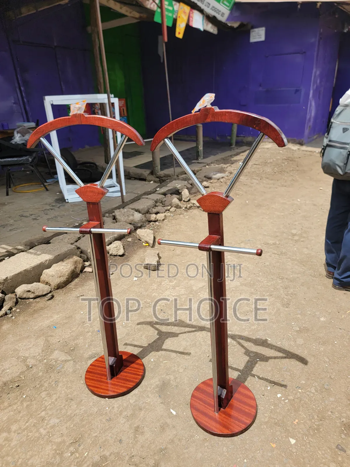 Executive Suit Hanger & Valet Stand