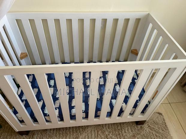 Adjustable Baby Crib - thumbnail 2