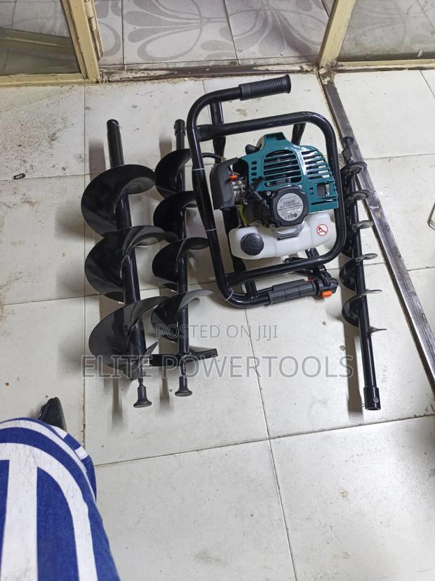 52cc Petrol Earth Auger / Post Hole Digger With 3 Drill Bits