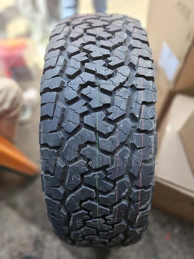 265/70r17 Comforser Tire - main view