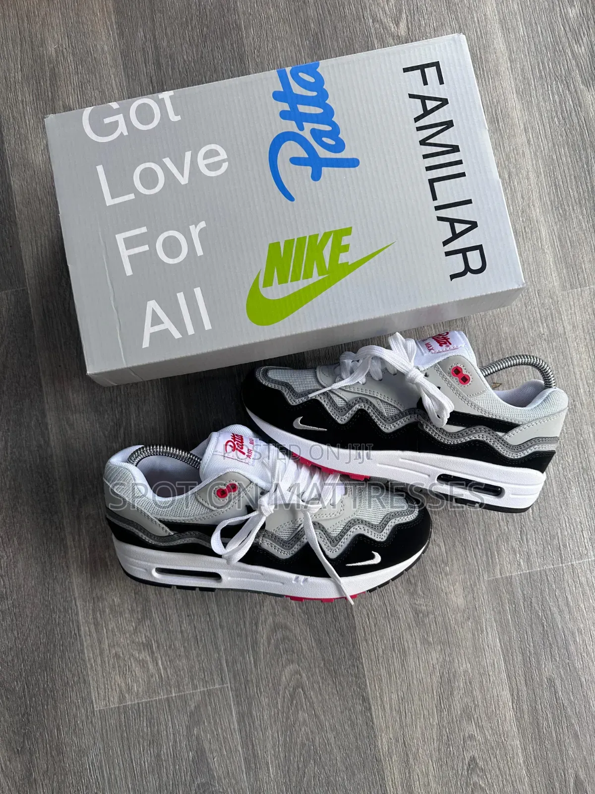 Airmax 1 Patta B/W. Sizes 40-45. Delivery Available Nationwide.