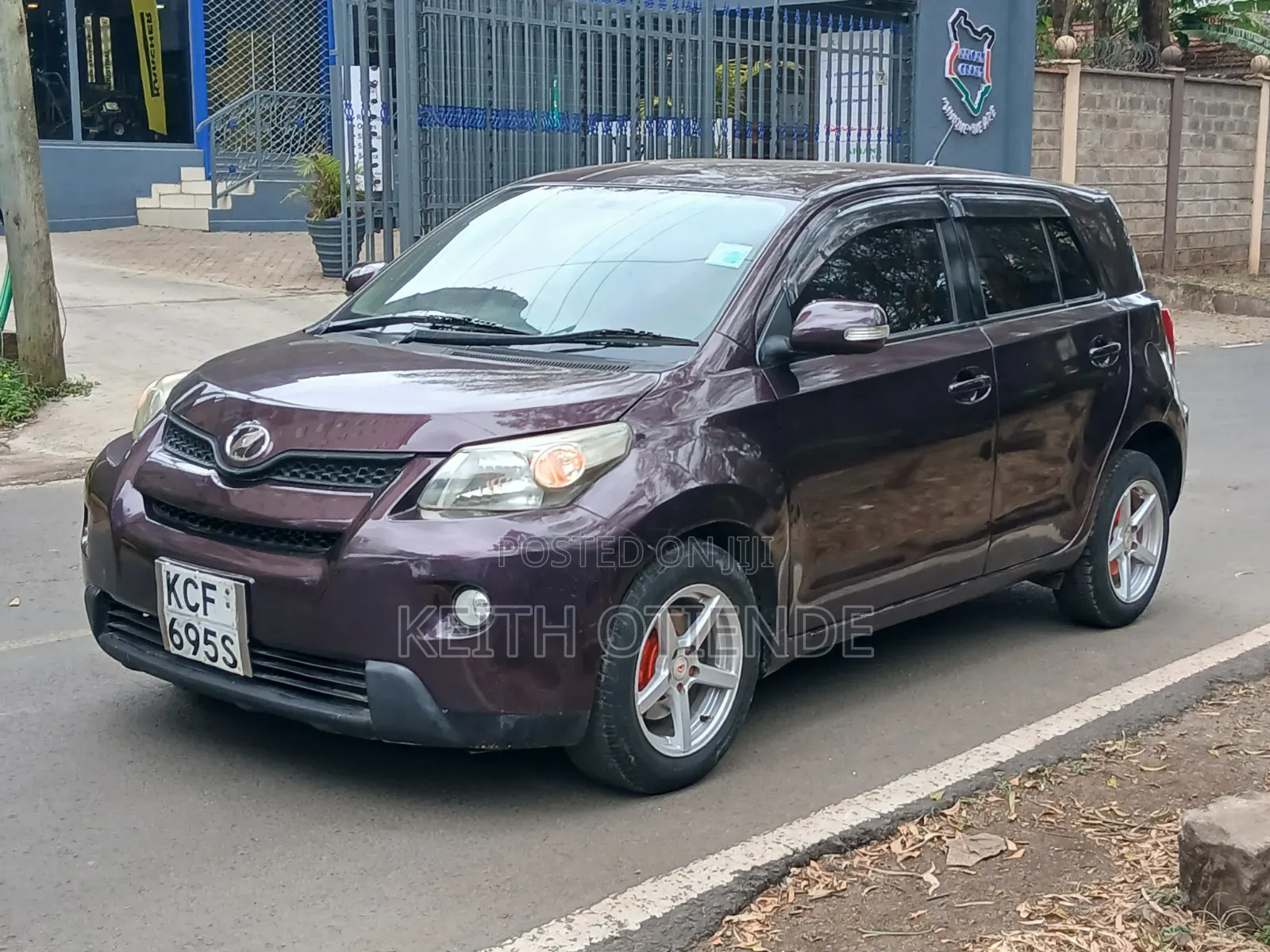 Toyota IST 2009 Maroon
