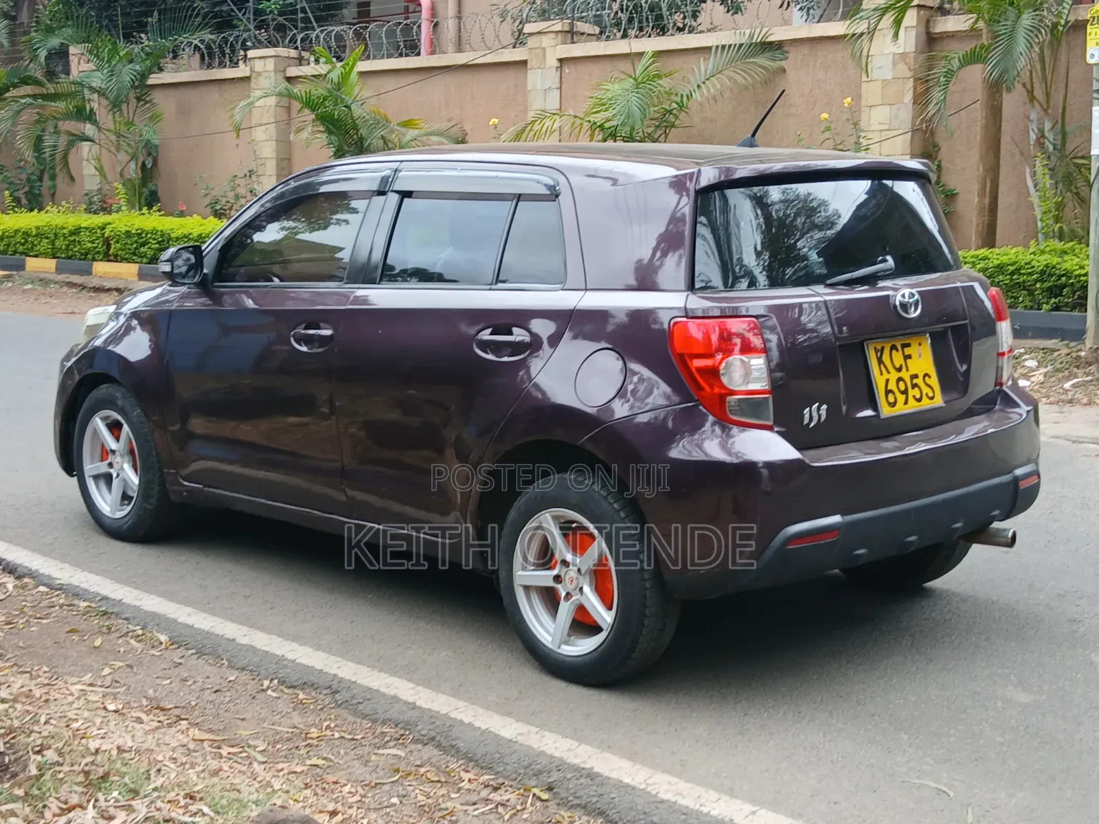 Toyota IST 2009 Maroon