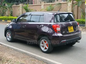 Toyota IST 2009 Maroon