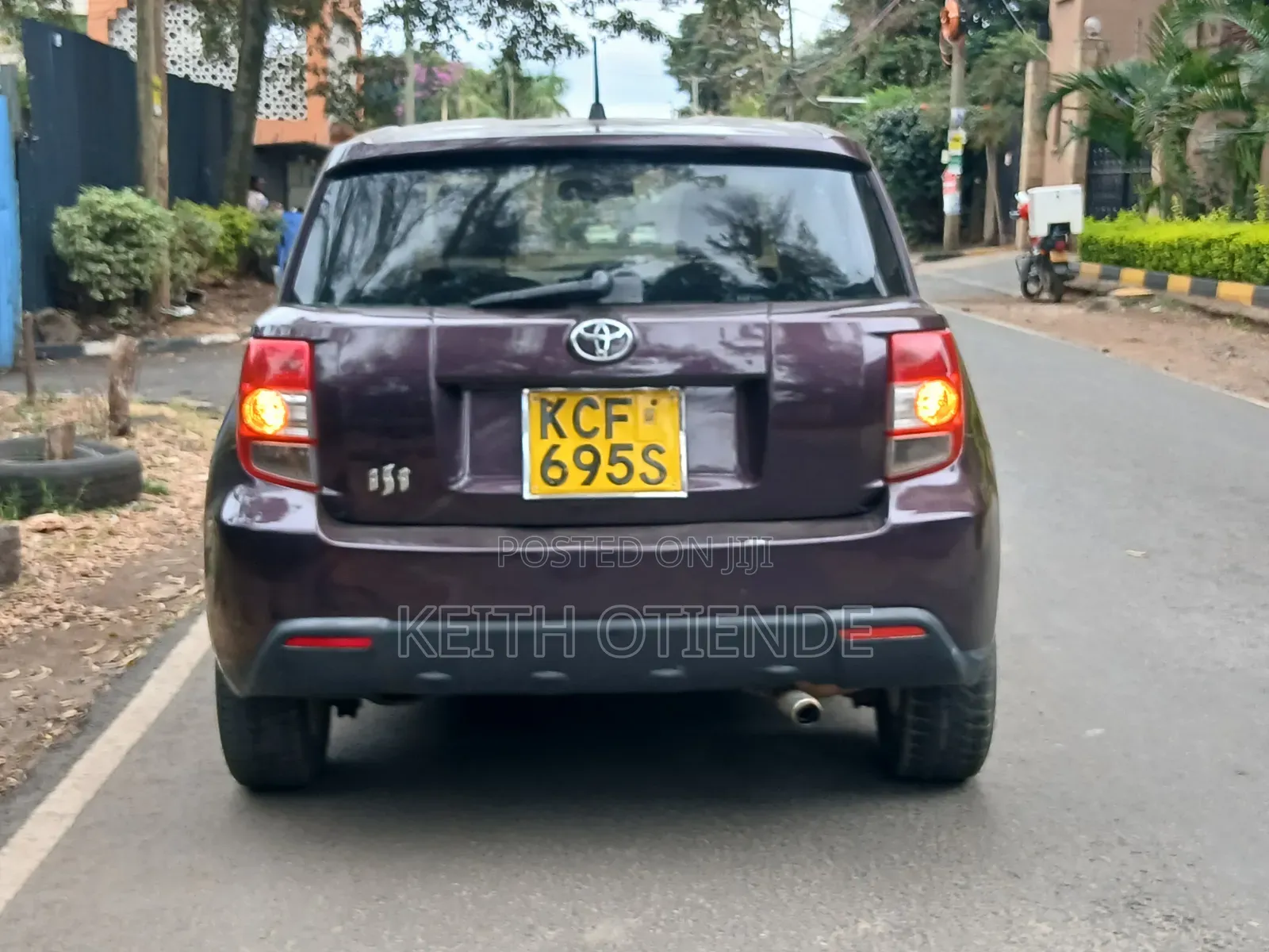 Toyota IST 2009 Maroon