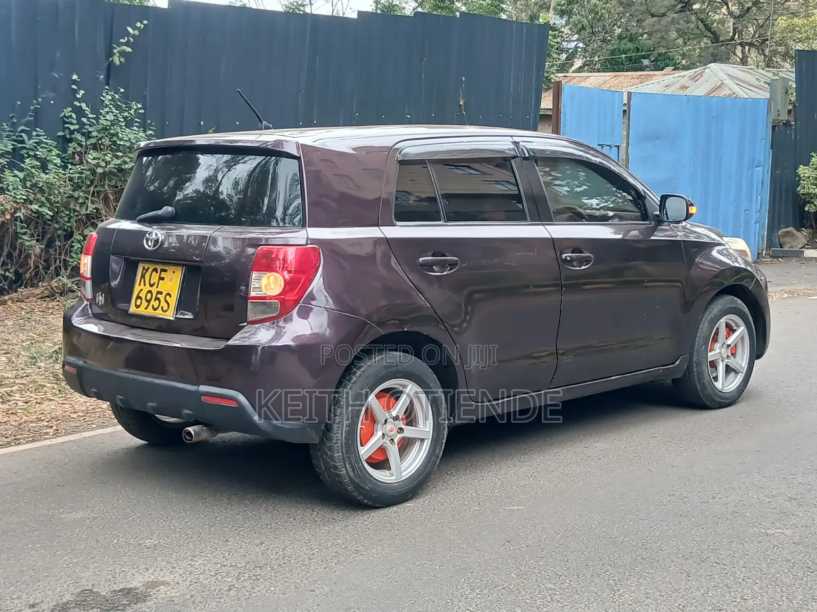Toyota IST 2009 Maroon