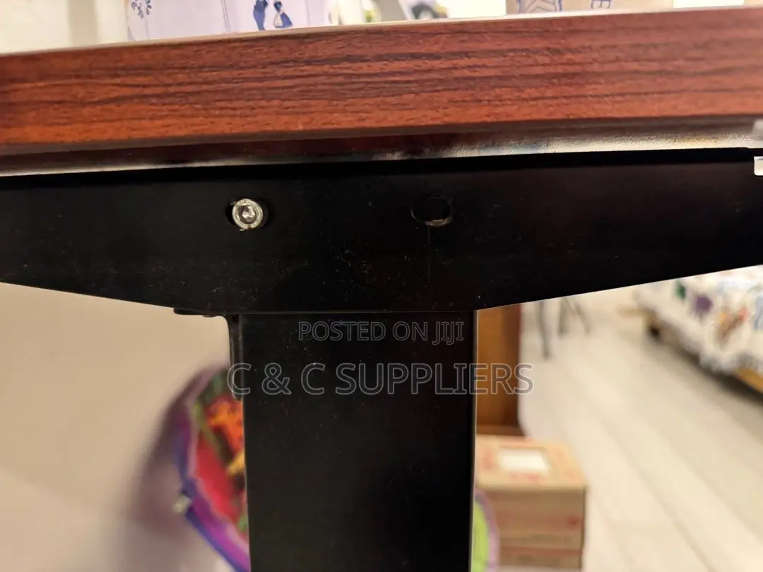 Ergonomic Lifting Standing Table.