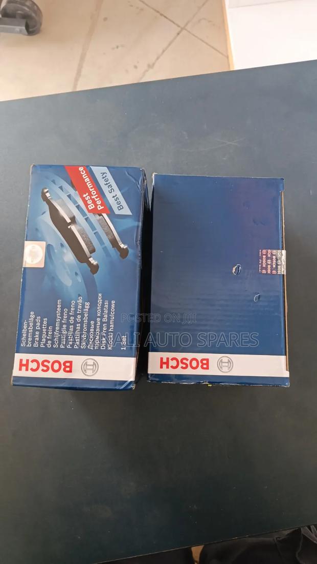 W204 Brake Pads - thumbnail 3