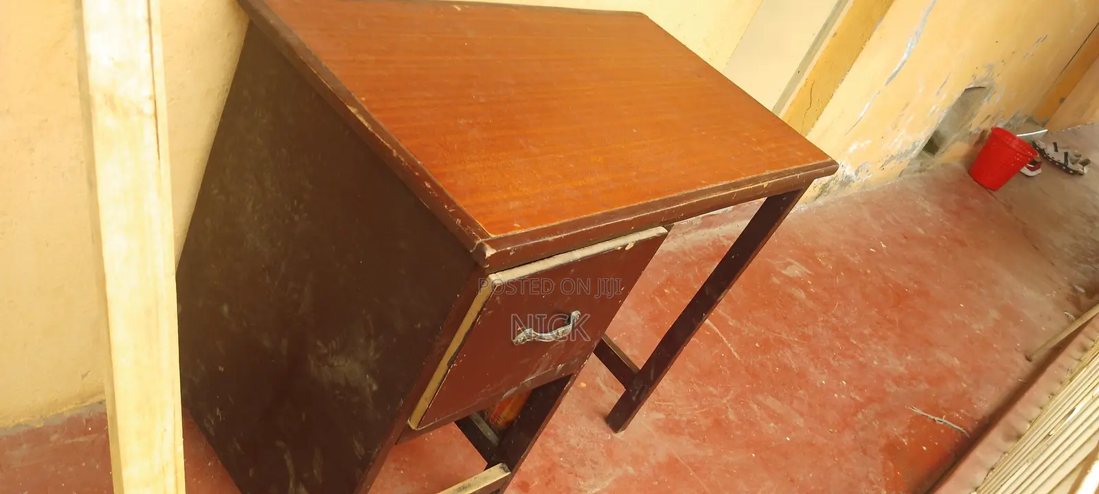OLD 3 SEATER COUCH