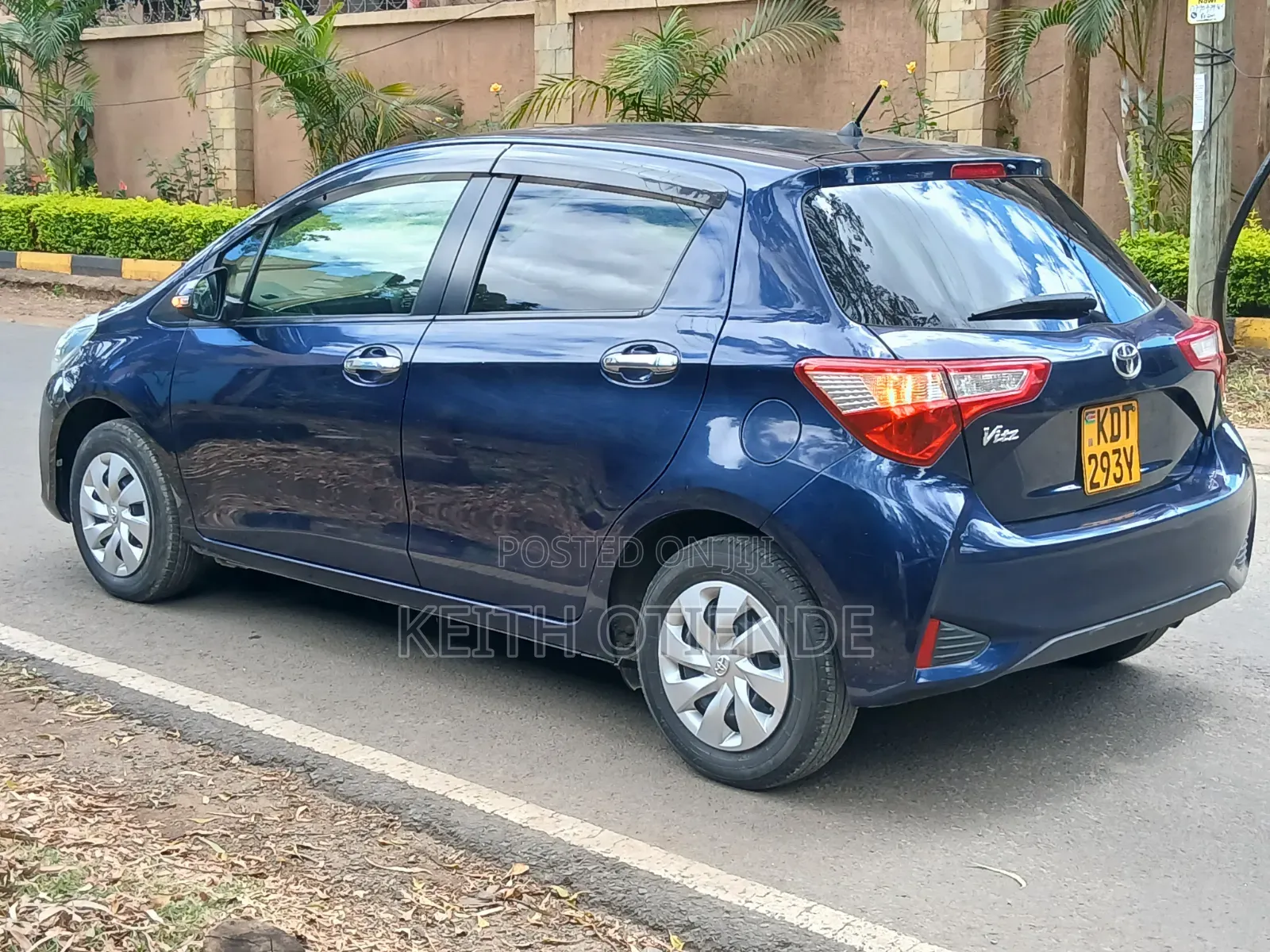 Toyota Vitz 1.0 FWD 5dr 2017 Blue