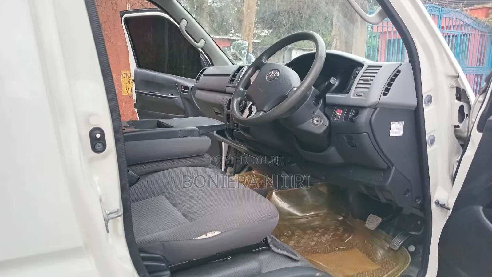 Toyota HiAce 2013 White