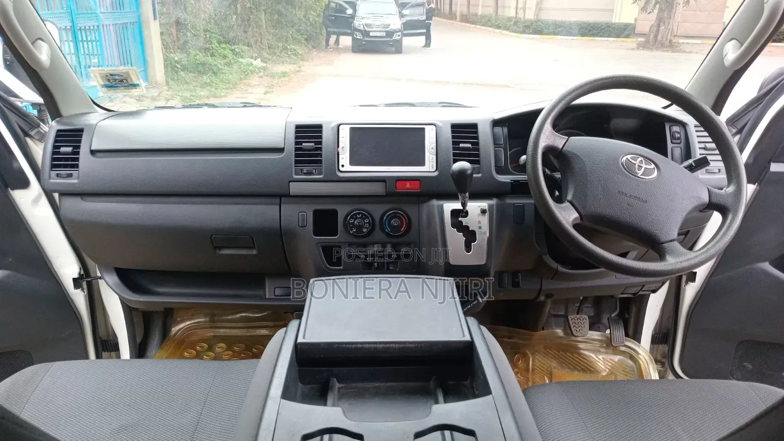 Toyota HiAce 2013 White