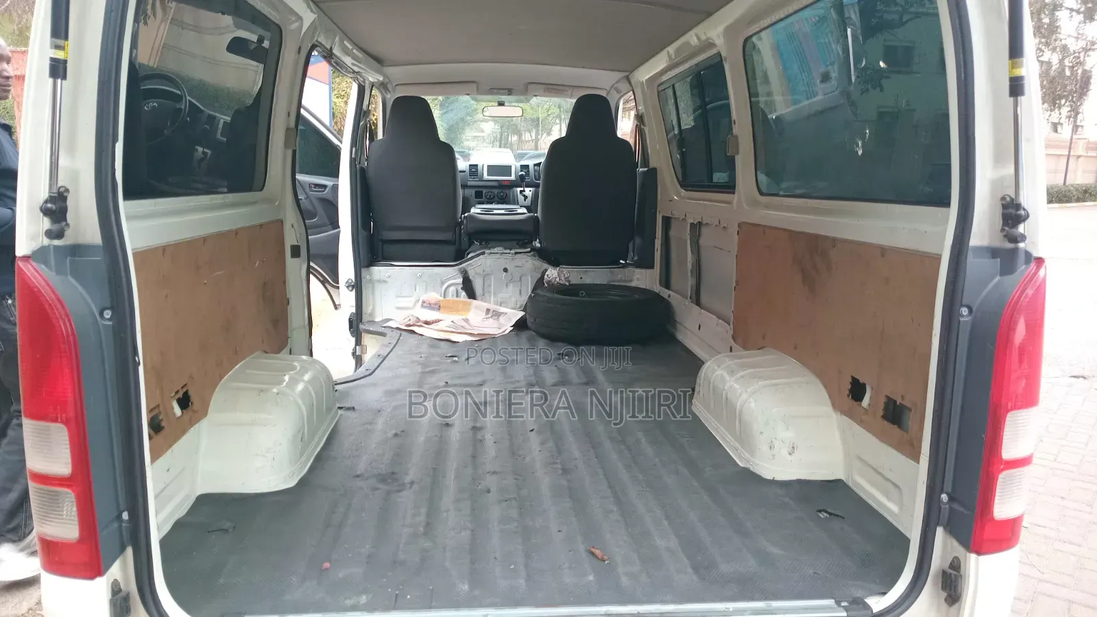 Toyota HiAce 2013 White