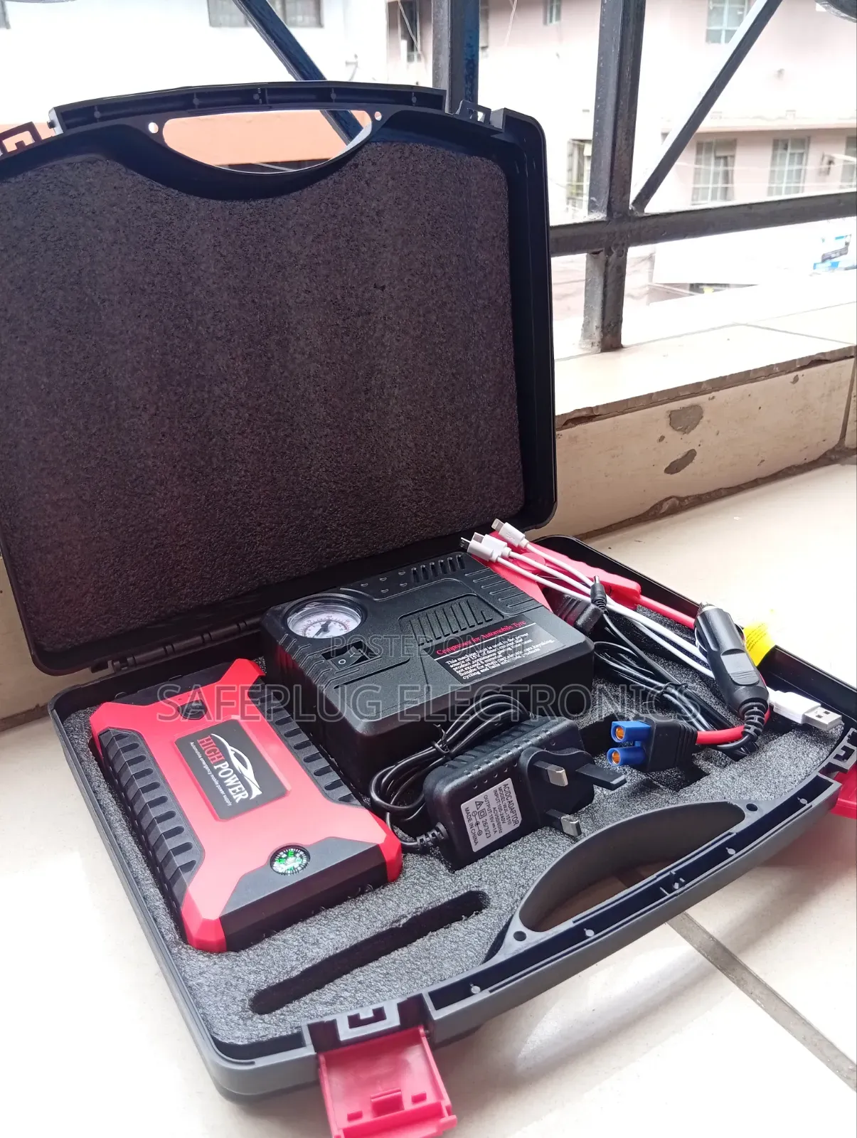 Multifunctional Car Jump Starter – Roadside Emergency Kit