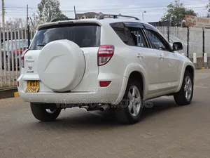 Toyota RAV4 2011 White