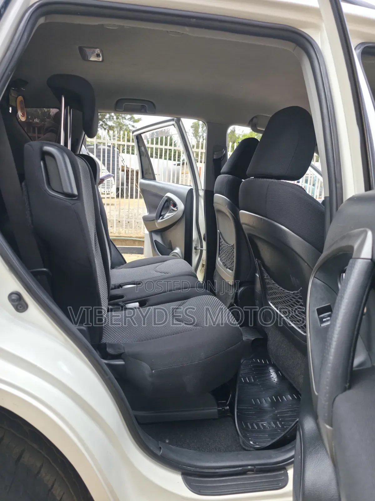 Toyota RAV4 2011 White