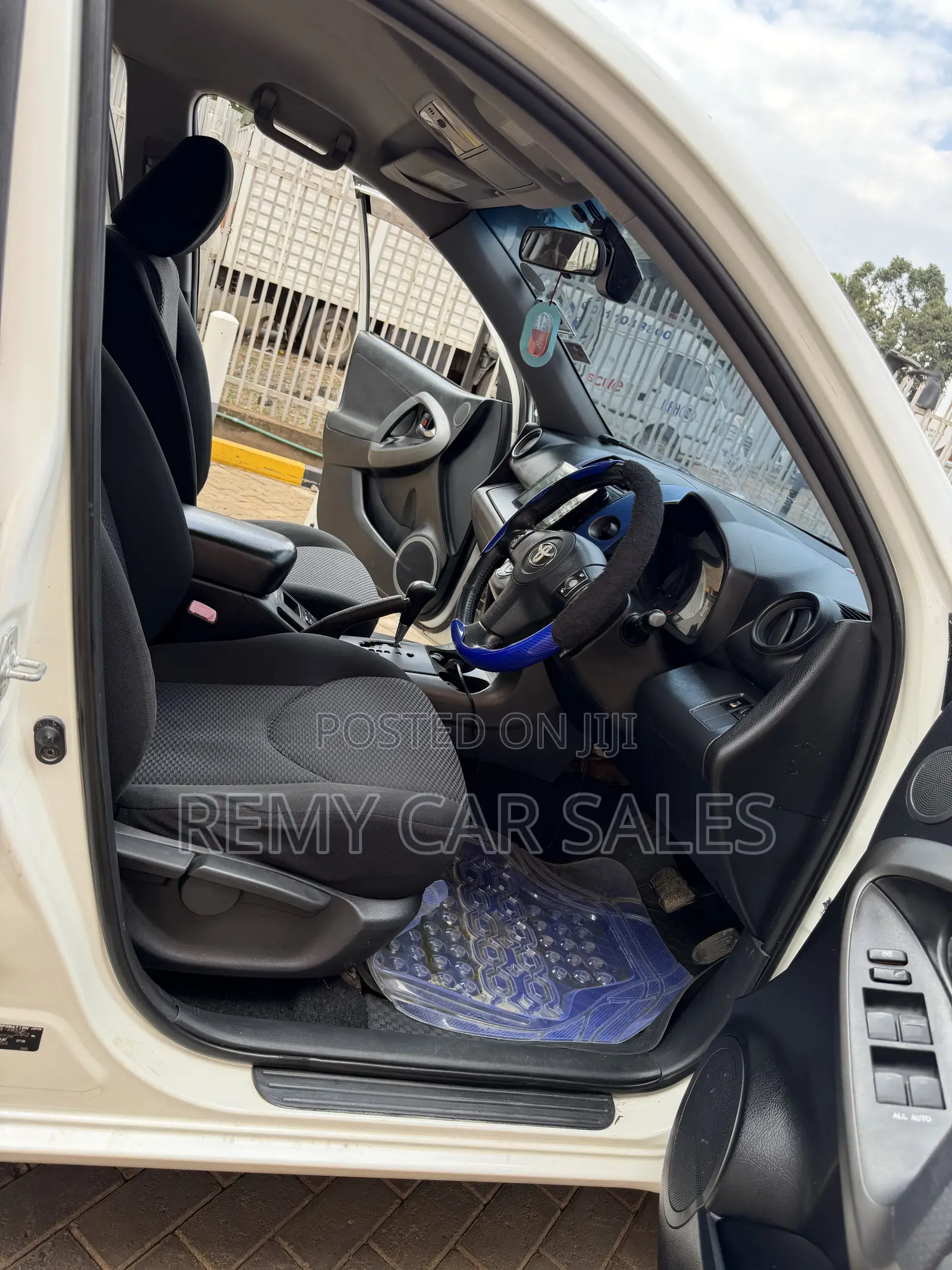 Toyota RAV4 2011 White