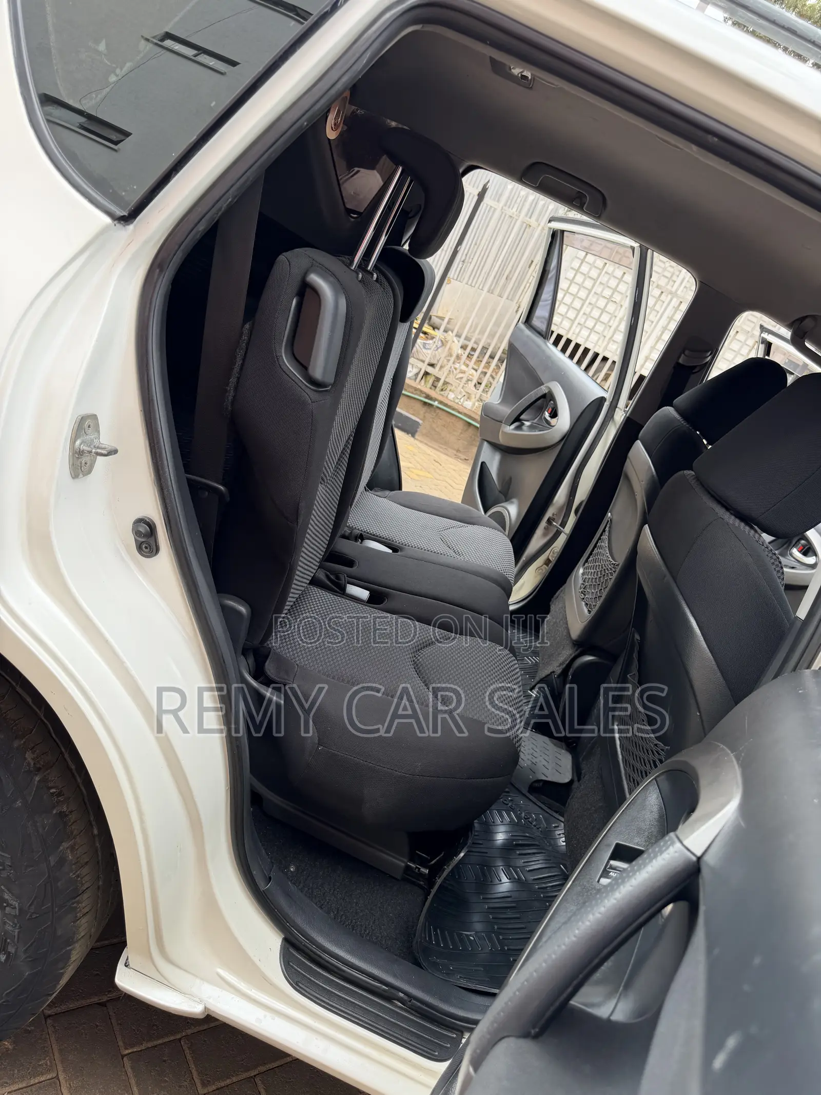 Toyota RAV4 2011 White