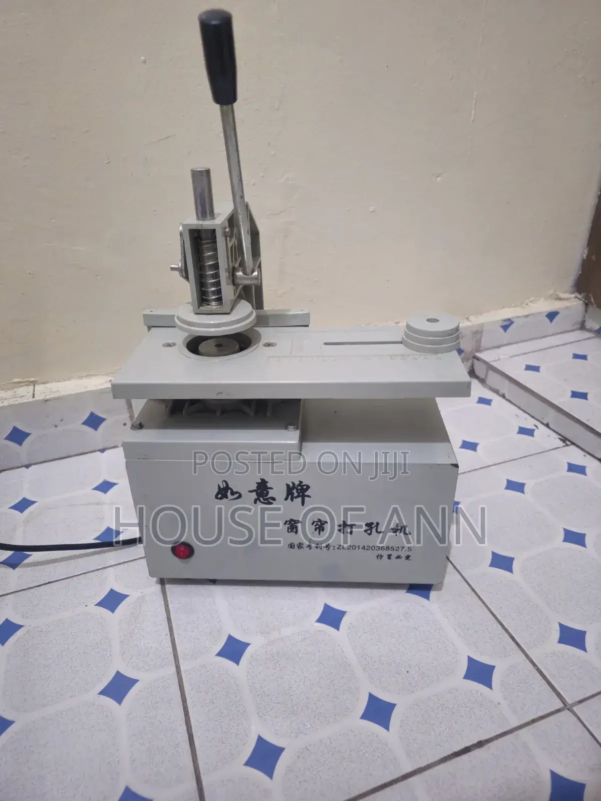 Electric Curtain Eyelet Hole Punching Machine / Curtain Grommet