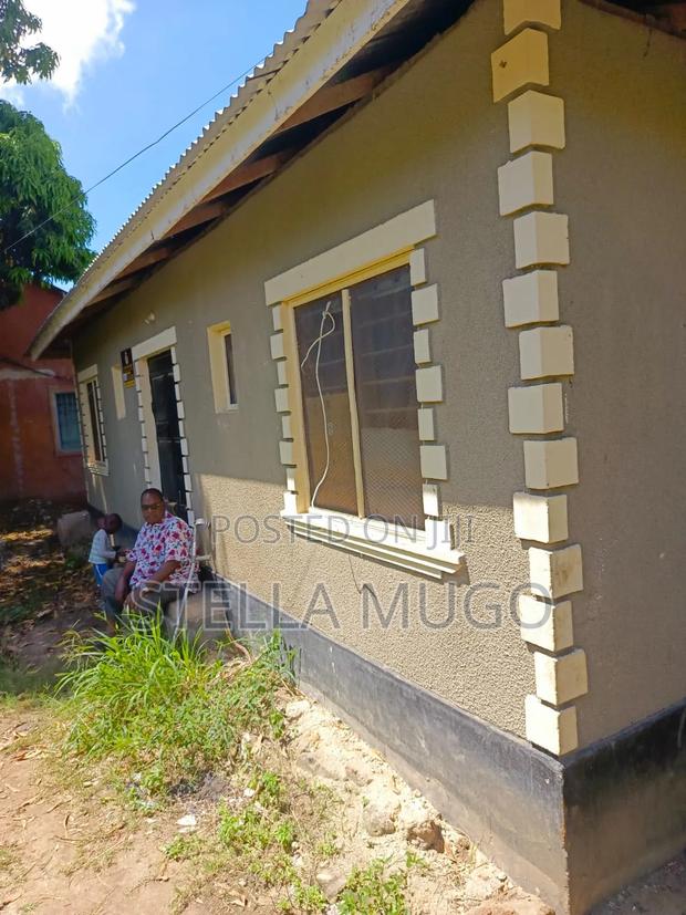 10bdrm Bedsitter in Kiembeni for rent