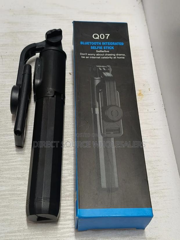 Q07 Bluetooth Selfie Stick – 360° Rotating Tripod - thumbnail 3