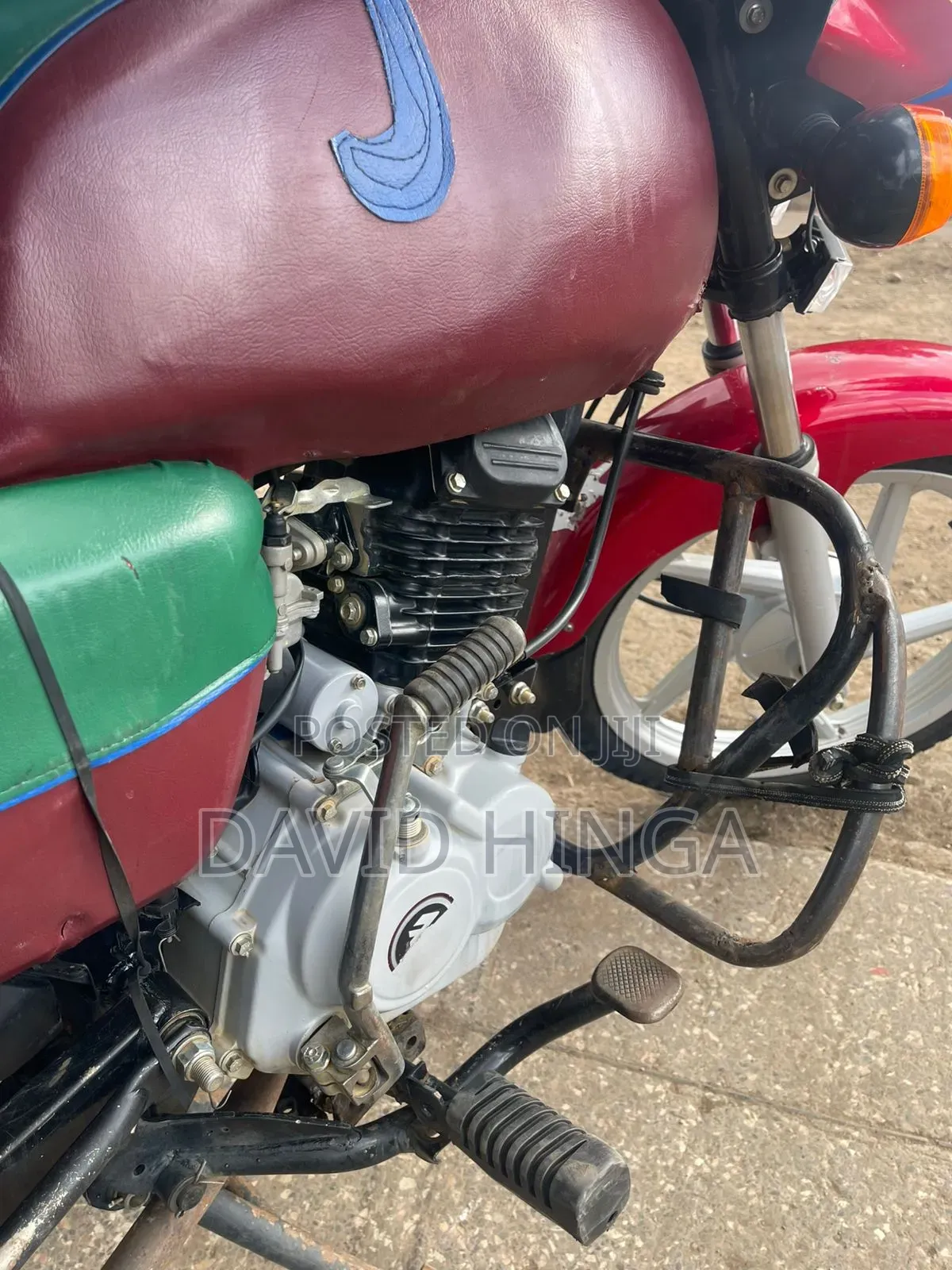 Bajaj Boxer 150 UG 2025 Red