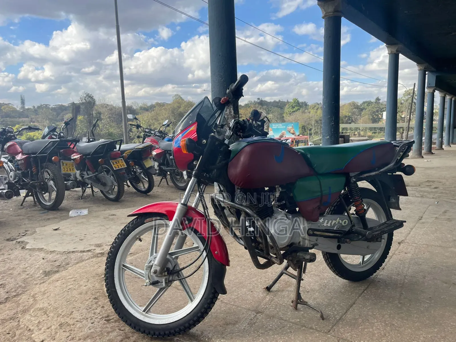 Bajaj Boxer 150 UG 2025 Red