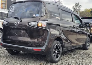 Toyota Sienta 2019 Brown