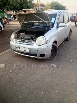Toyota Sienta 2012 Silver