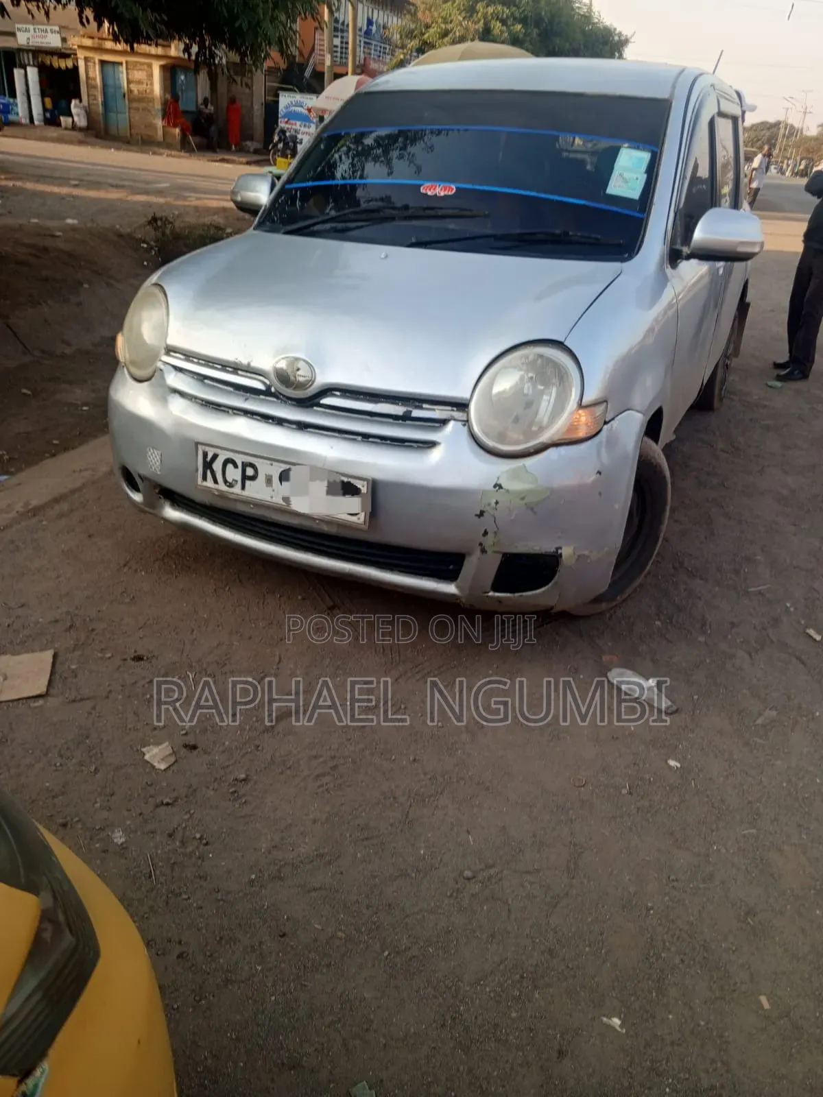 Toyota Sienta 2012 Silver