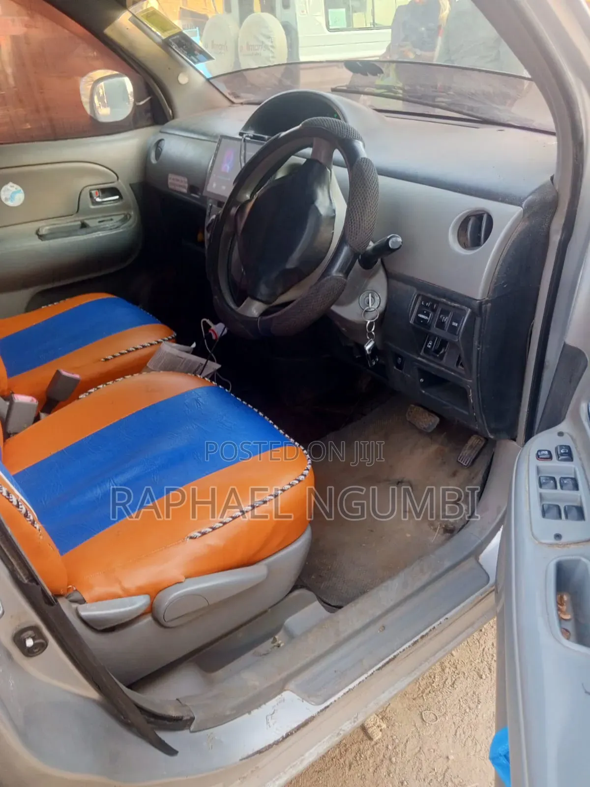 Toyota Sienta 2012 Silver