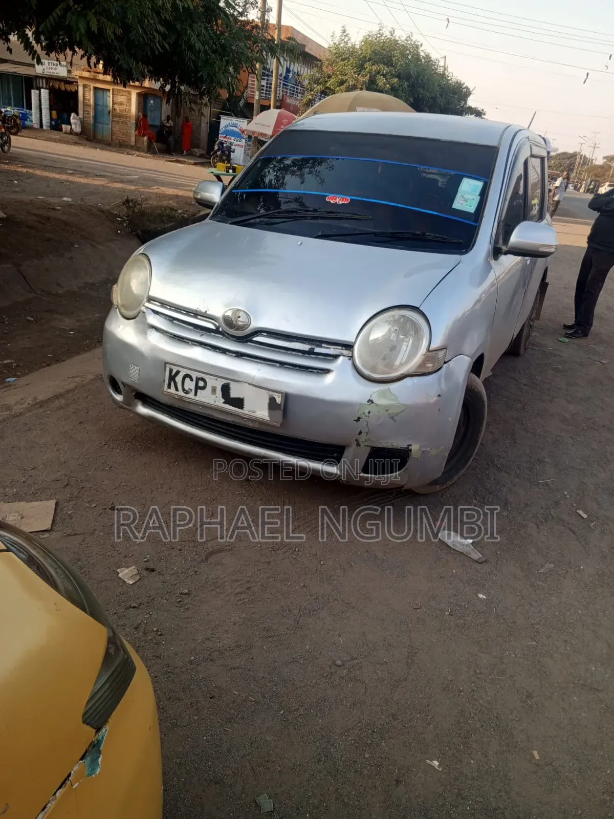 Toyota Sienta 2012 Silver