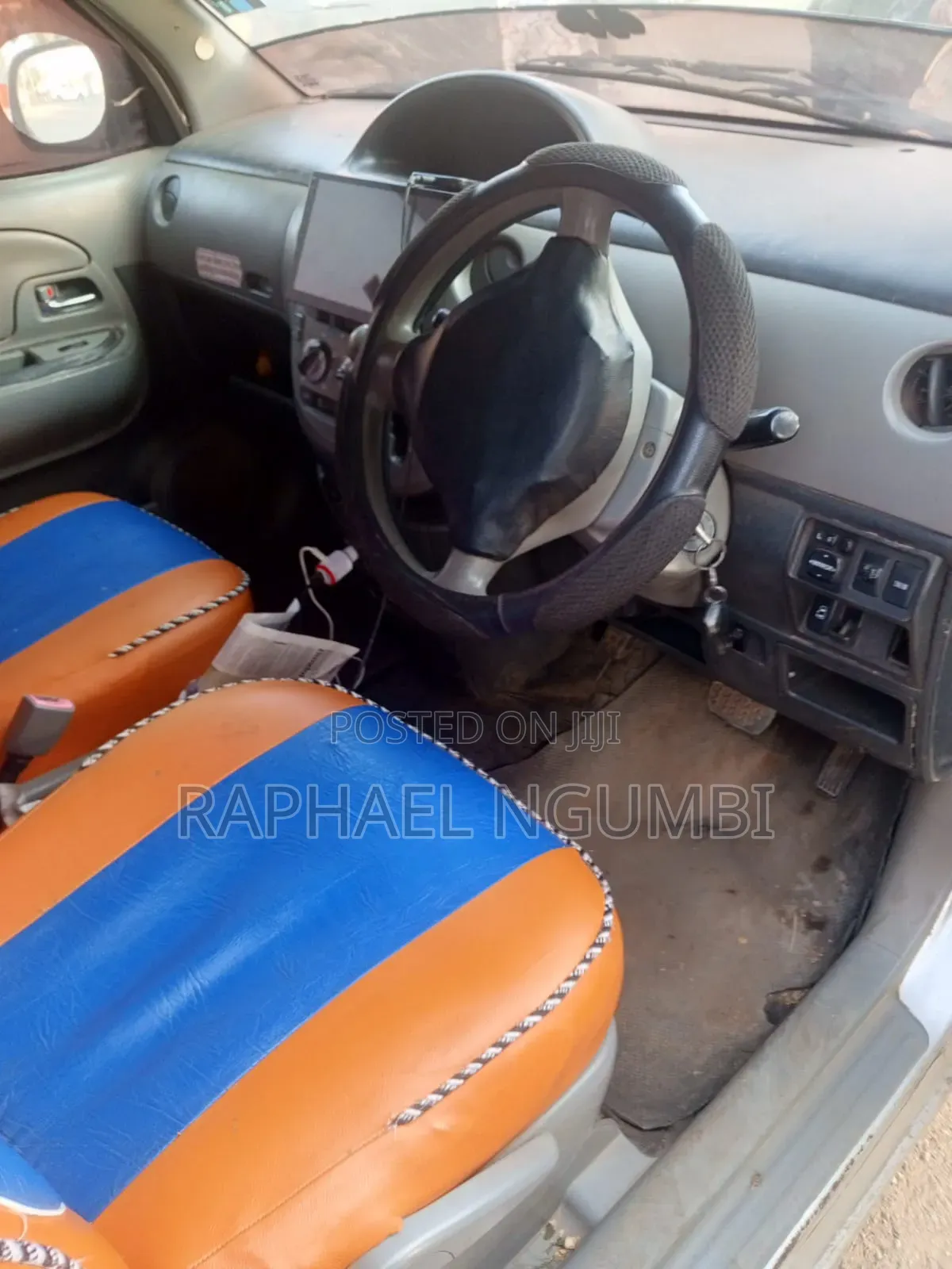 Toyota Sienta 2012 Silver