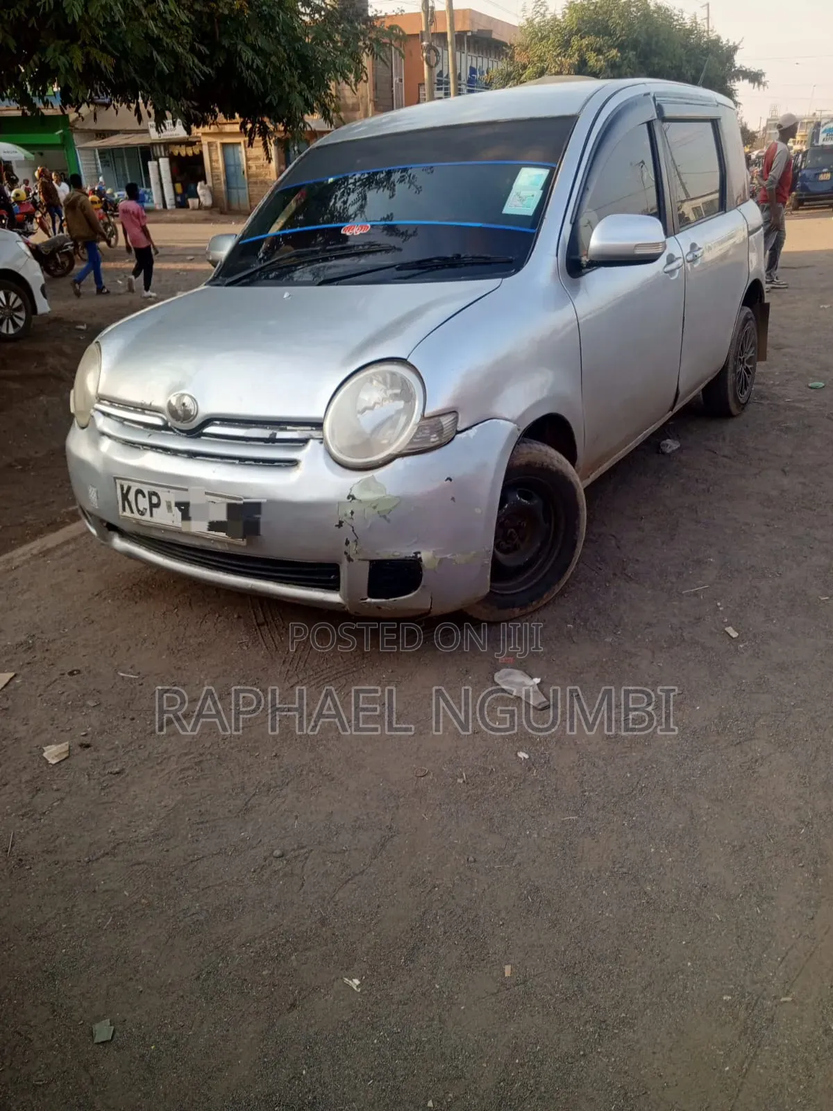 Toyota Sienta 2012 Silver