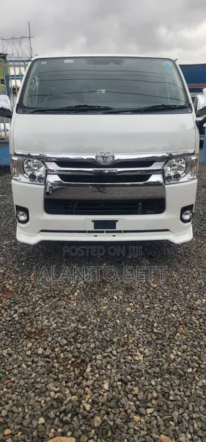 Toyota HiAce 2019 White