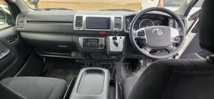 Toyota HiAce 2019 White