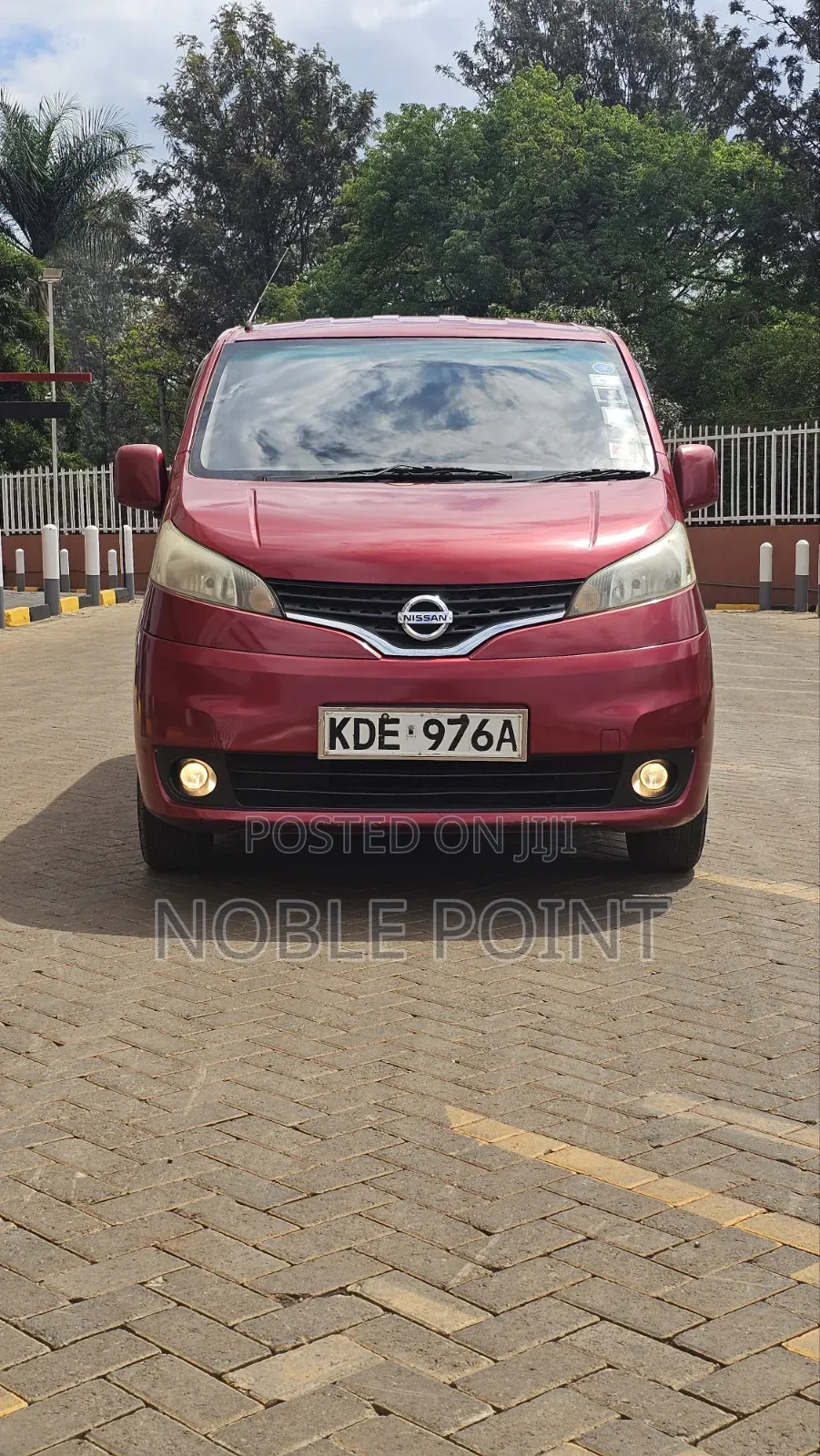 Nissan NP200 2014 Maroon