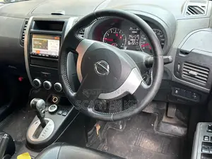 Nissan X-Trail 2011 Red