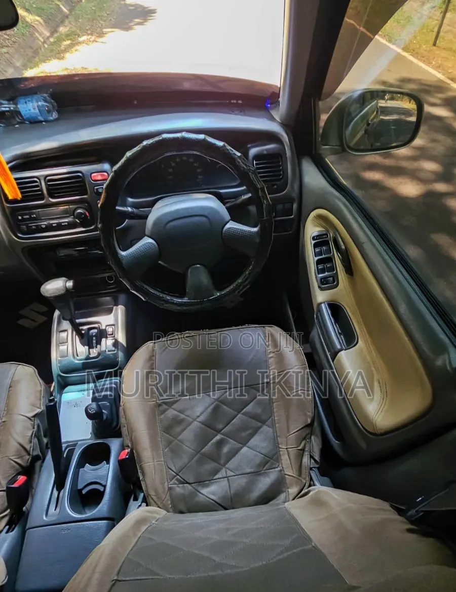 Suzuki Escudo 2000 Beige