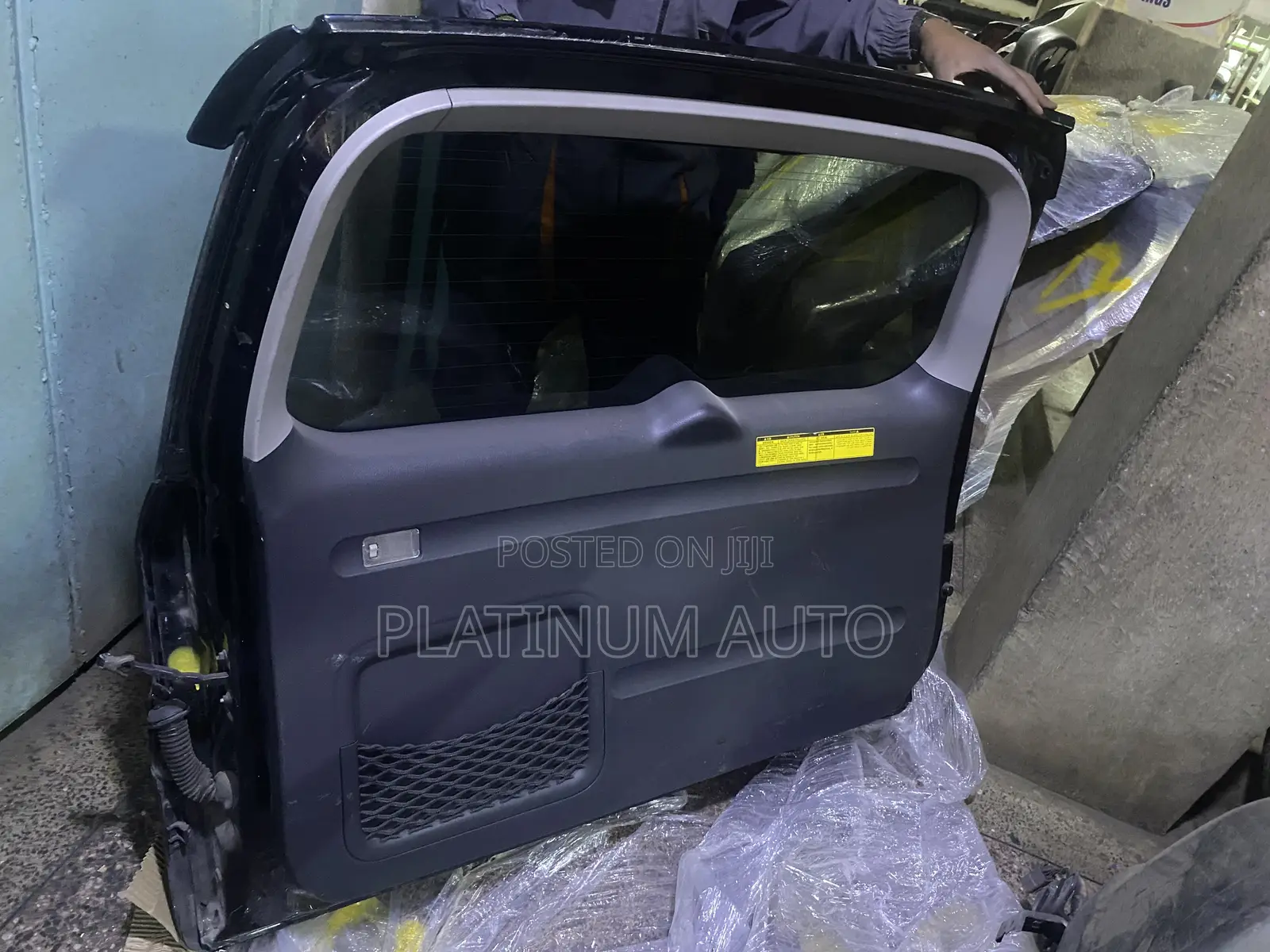 Toyota Vangurd Boot 2010/2012