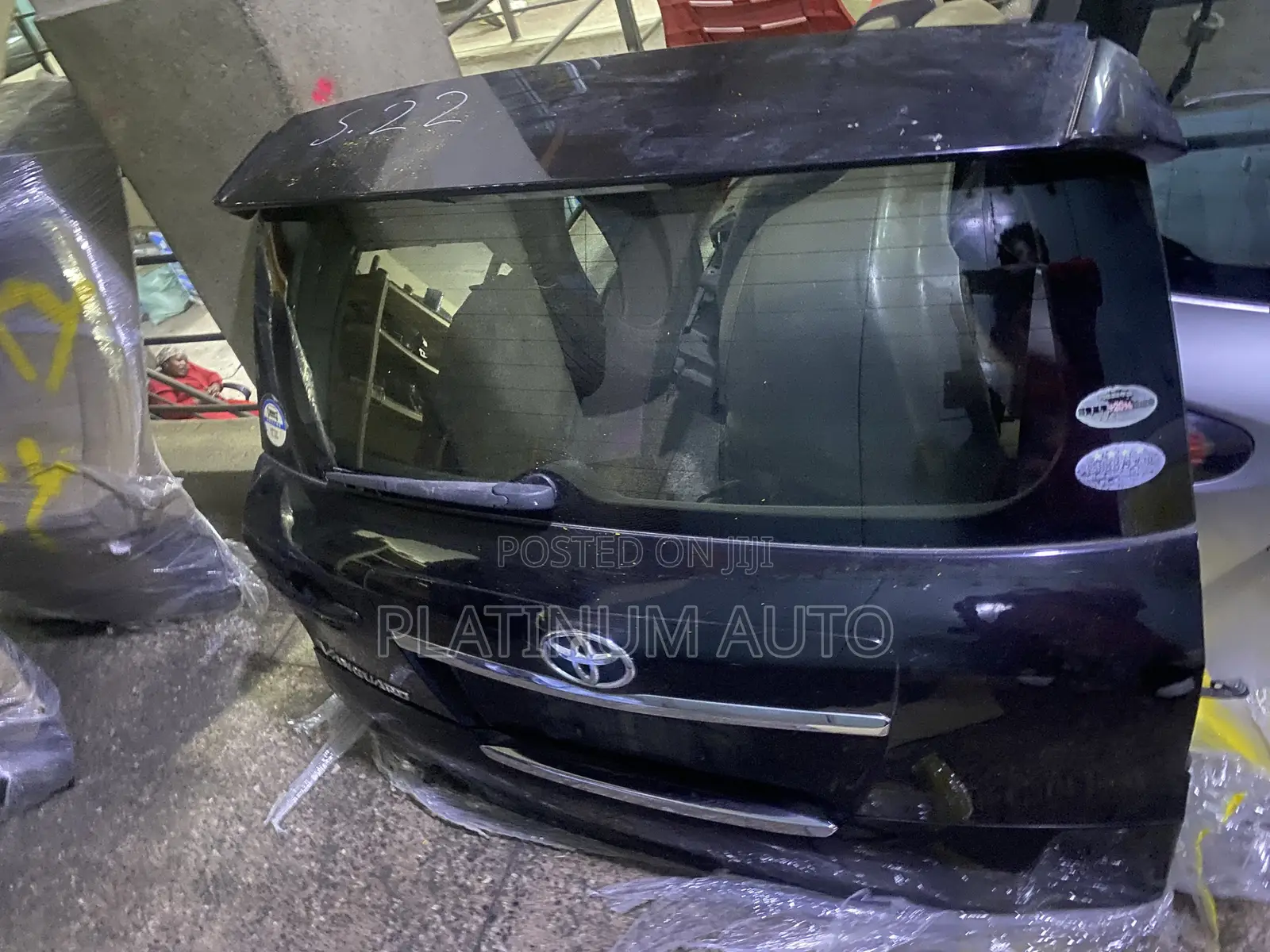 Toyota Vangurd Boot 2010/2012