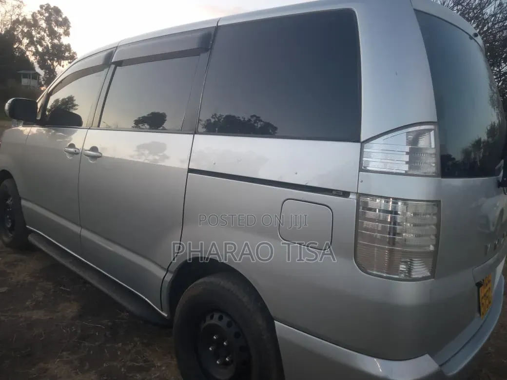 Toyota Voxy V 2WD 8-Seater 2007