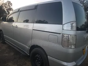 Toyota Voxy V 2WD 8-Seater 2007