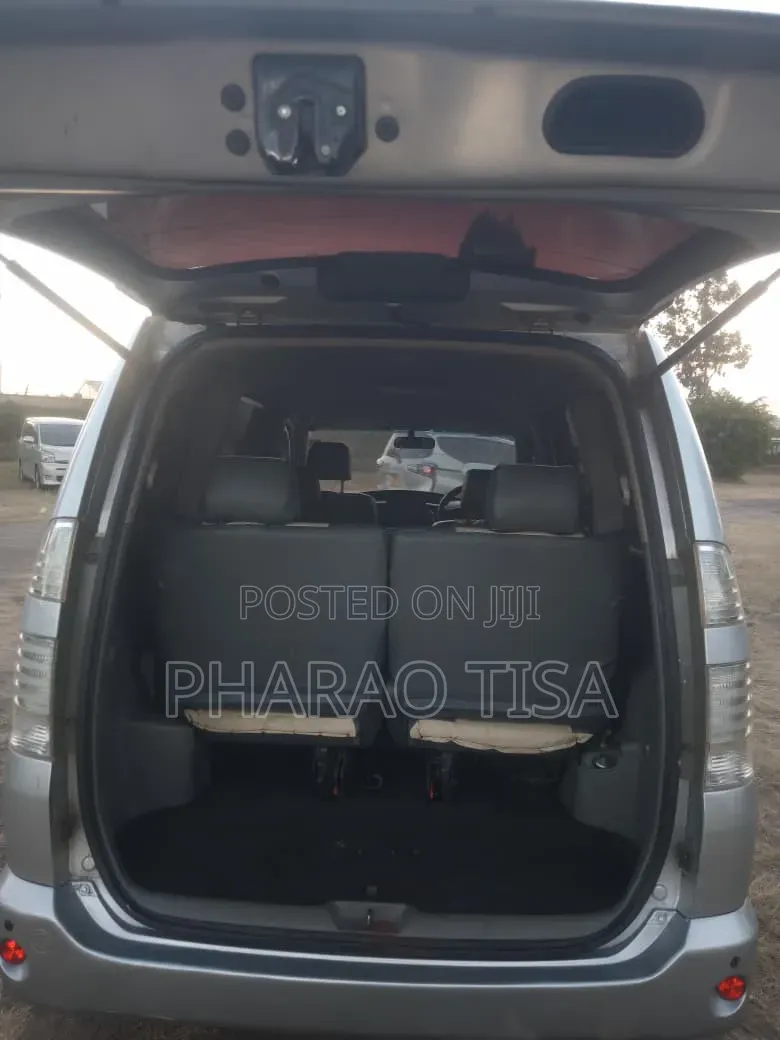Toyota Voxy V 2WD 8-Seater 2007