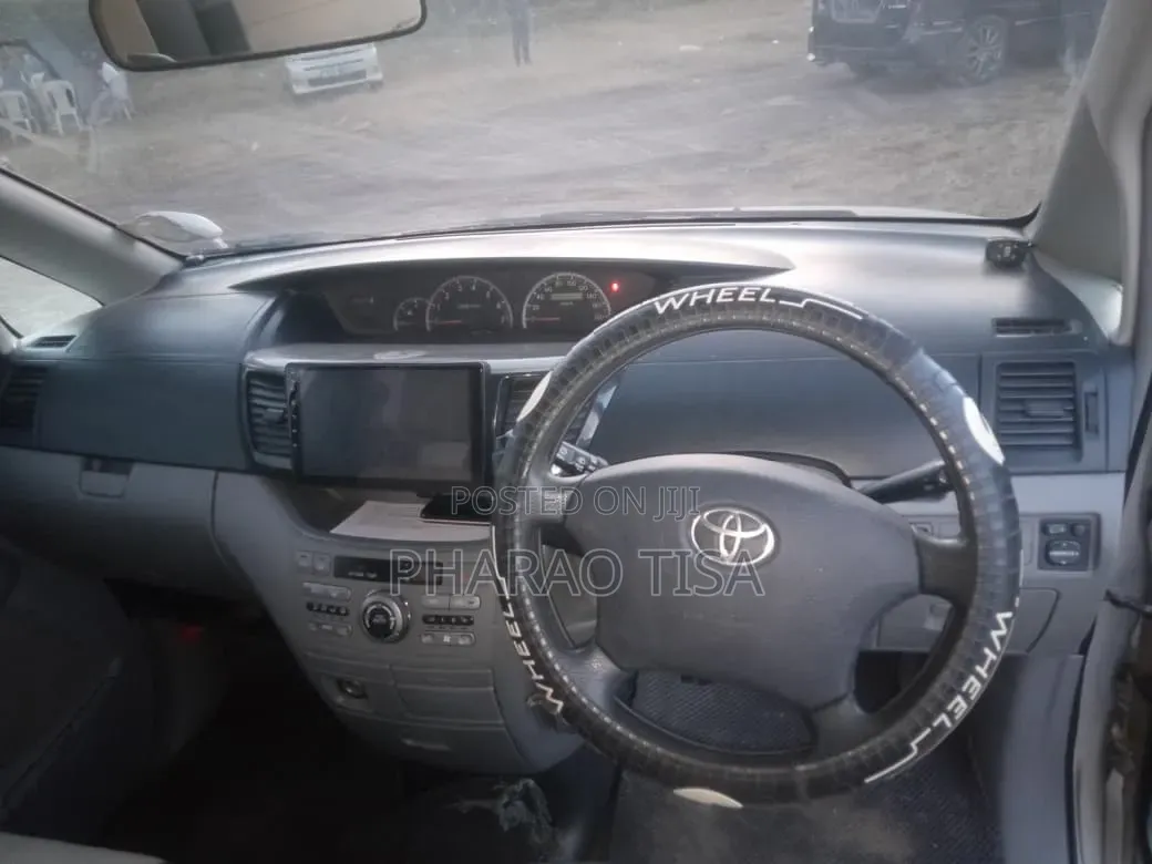 Toyota Voxy V 2WD 8-Seater 2007
