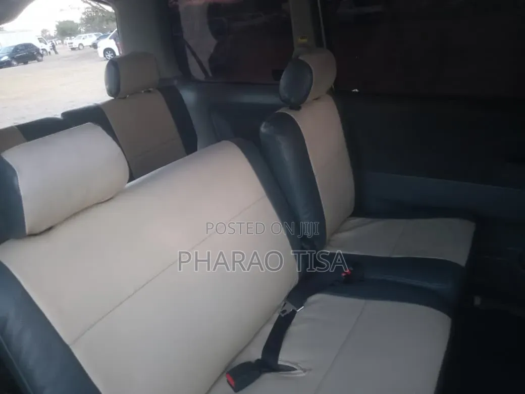 Toyota Voxy V 2WD 8-Seater 2007
