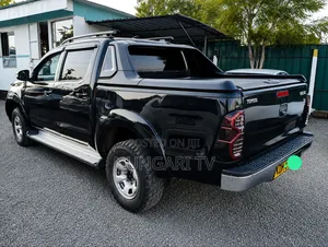 Toyota Hilux SR5 2013 Black