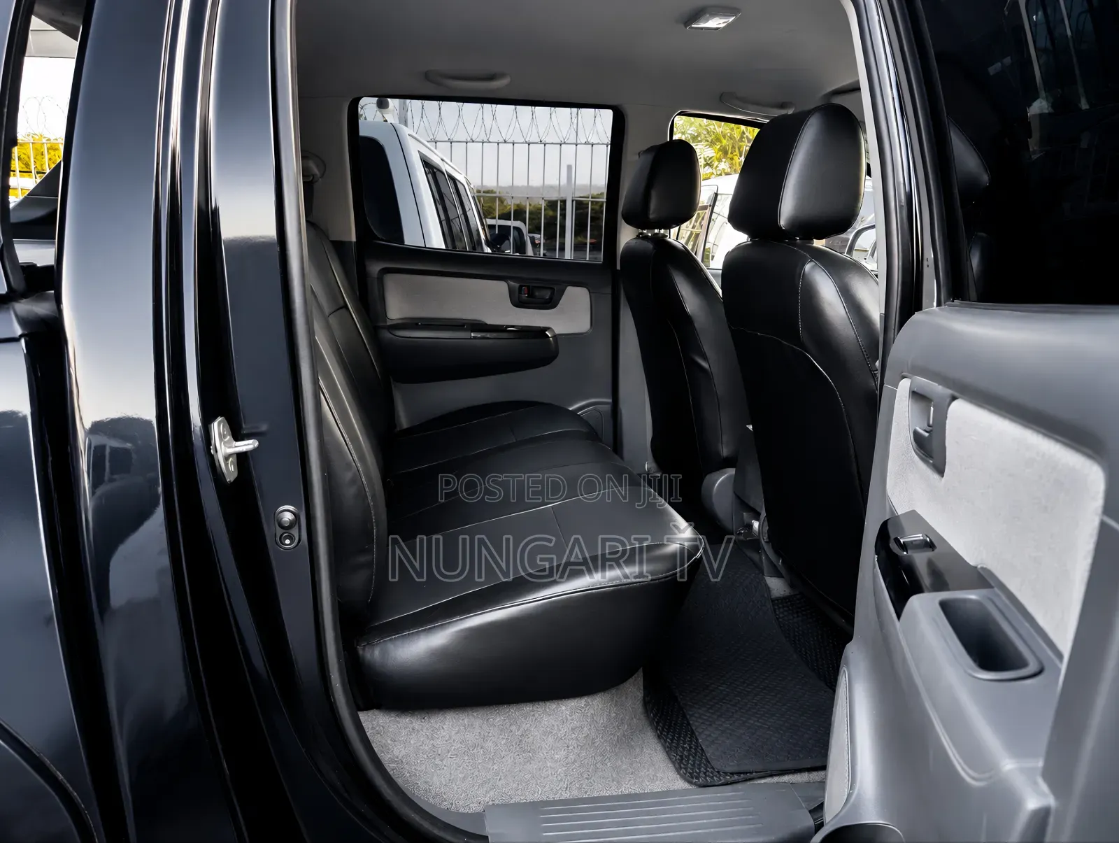 Toyota Hilux SR5 2013 Black