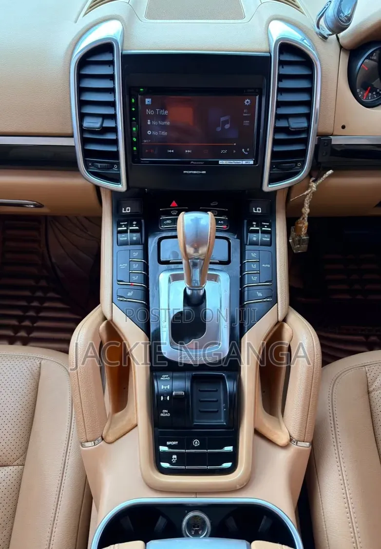 Porsche Cayenne 2014 White